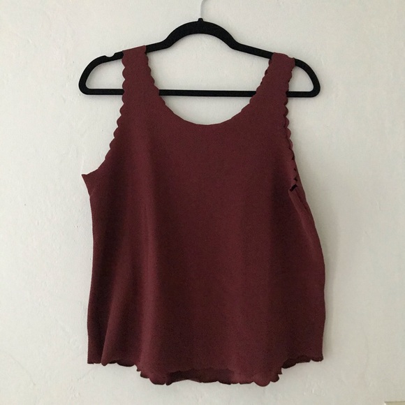 H&M Tops - Scalloped Trim Tank Top